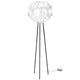 Slamp Dreibein-Stehlampe Flora mit kugelförmigem, satinierter Diffusor und dekorativen Blütenblättern.