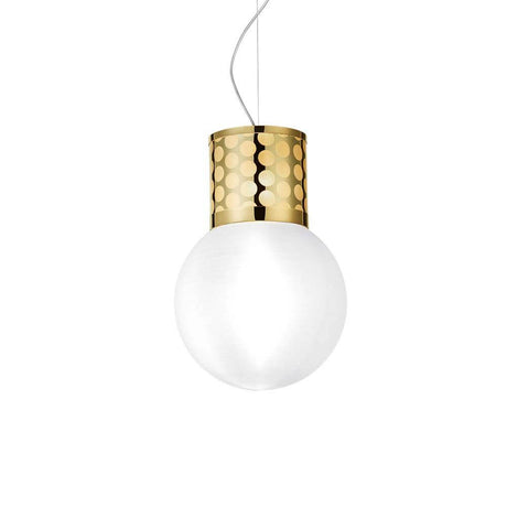 Slamp Hängelampe Atmosfera Kugelleuchte mit goldener Aufhängung und weißem Lampenschirm.