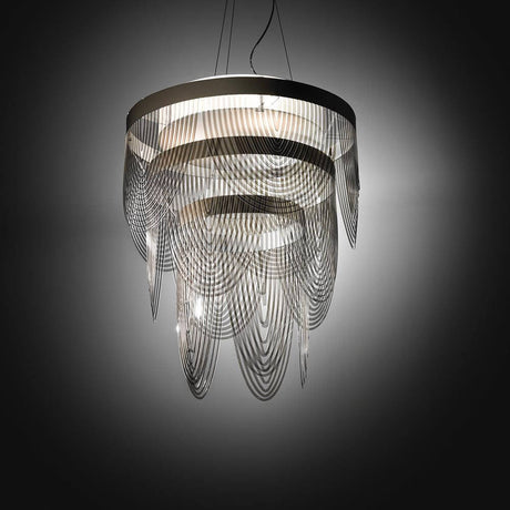 Lampada a sospensione Slamp Ceremony Small fumo, elegante apparecchio con catene in tecnopolimero e 5 fonti di luce.