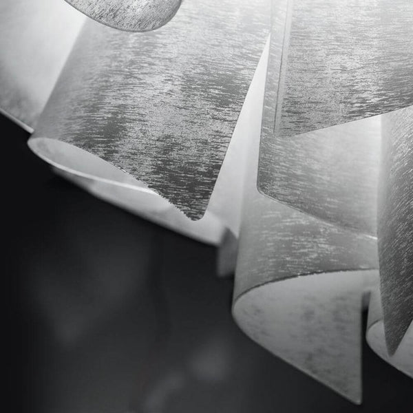 Detailed view of the Slamp pendant lamp Veli Couture White with a playful floral design and light reflections.
