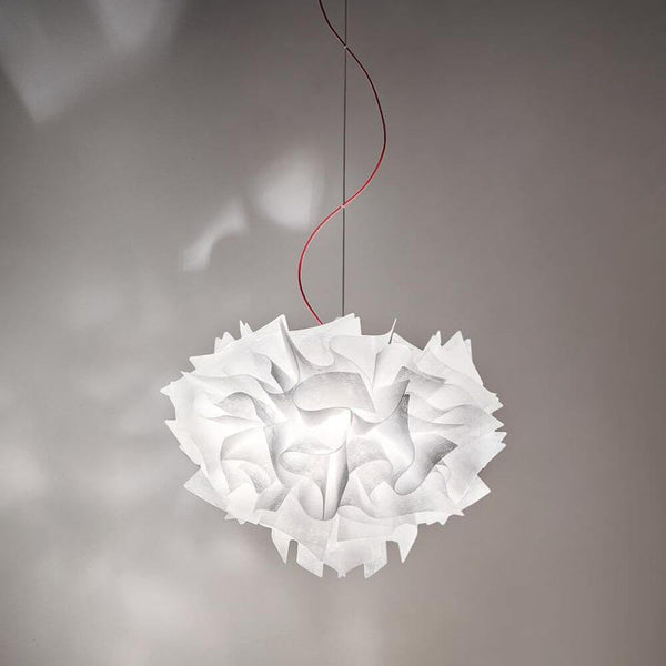 Slamp pendant lamp Veli Couture White with a playful floral look and colored cable for extraordinary lighting effects.