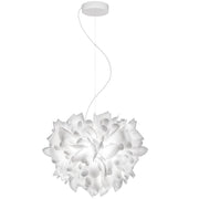 Slamp pendel Veli Foliage hvid med et elegant, blomstret design og håndlavede elementer.