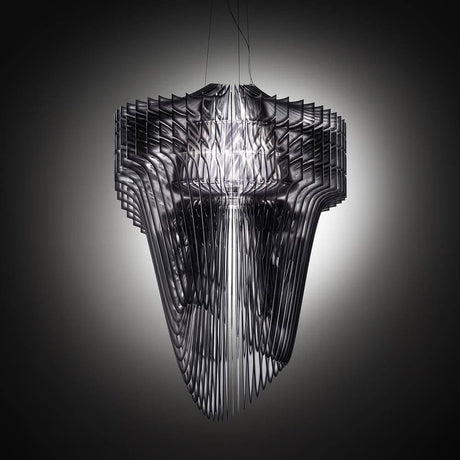Lampa wisząca Slamp Aria Czarna, Przezroczysta z płynącym, dynamicznym designem w czerni i przezroczystych elementach.