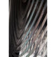 Detailansicht der Slamp Hängeleuchte Ceremony Small Prisma Transparent mit eleganten Linien und transparenten Schichten.