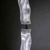 Slamp Hugo Sticking Lamp 207cm gjord av Lentiflex-plast