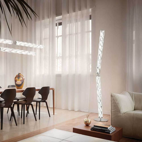 Slamp Hugo Stehleuchte 207cm aus Lentiflex-Kunststoff in modernem Wohnambiente mit eleganten Möbeln.