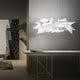 Slamp LED Hängeleuchte Cordoba 15000lm 2700K Weiß in modernem Raum mit geometrischem Design.
