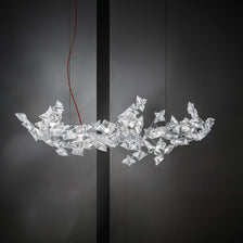 Lampa wisząca LED Slamp Hanami Large Ciepła biel Prisma w eleganckiej, nietypowej formie.