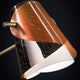 Slamp LED Schreibtischlampe Overlay & Montblanc Meisterstück Le Grand im Detail, modernes Design mit kupferfarbener Lampenschirm.