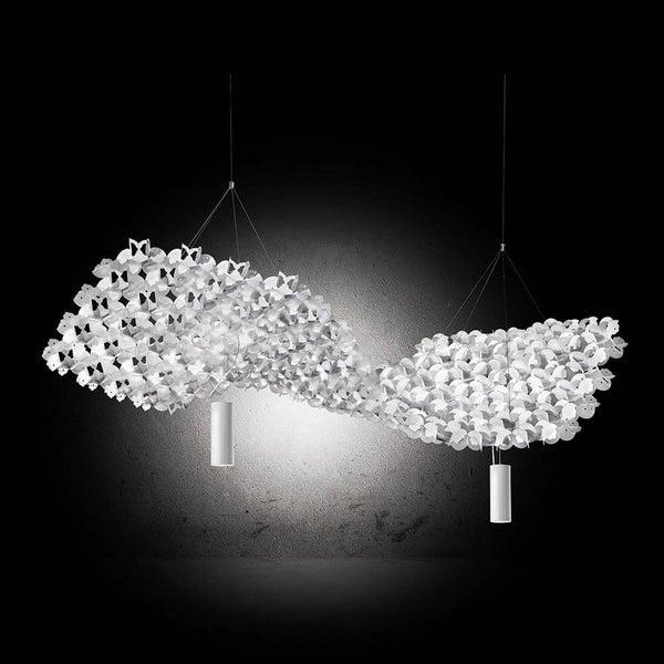 Slamp Nuvem 102x94cm base avec Spotlight Up-Down blanc, luminaire de plafond élégant et modulaire à la forme sculpturale.