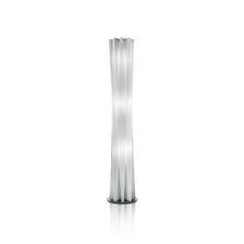 Slamp Stehleuchte Bach XL Weiß, schlanke Design-Stehleuchte mit geschwungener Silhouette und heller, zurückhaltender Ausstrahlung