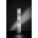Moderne Slamp Stehleuchte Bach XL in Weiß, elegant und schlank, ideal für stilvolle Innenräume.
