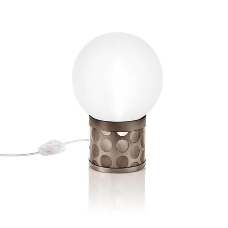 Slamp Tischlampe Atmosfera in Metallic-Version mit kugelförmigem Leuchtmittel und dekorativem Fuß.