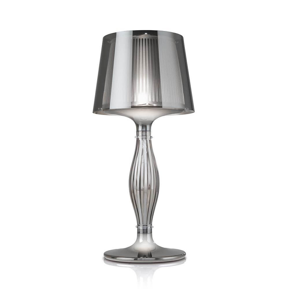 Slamp bordlampe Liza 100 lm 3000K svart, metall i et elegant design med reflekterende lampeskjerm.