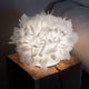 Slamp Tischlampe Veli Foliage mit floralem Design auf einem Holztisch, ideal für eine elegante Einrichtung.