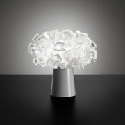 Slamp Tischleuchte Clizia Weiß mit Akku, weiße Designer-Tischleuchte mit lichtdurchlässigem Blütenbouquet