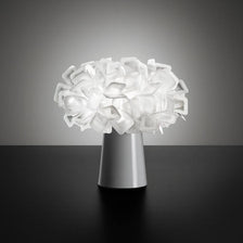 Slamp Tischleuchte Clizia Weiß mit Akku, weiße Designer-Tischleuchte mit lichtdurchlässigem Blütenbouquet