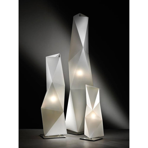 Slamp bordlampa Diamond Medium Vit i geometrisk design med skulpturala former.