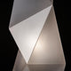 Slamp Tischleuchte Diamond Medium Weiß mit geometrischem Design und sanftem Licht.