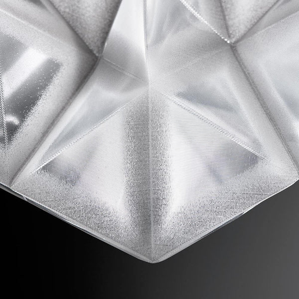Detailansicht der Slamp Wand- & Deckenlampe Drusa Weiß mit geometrischem Design und glanzvollem Finish.