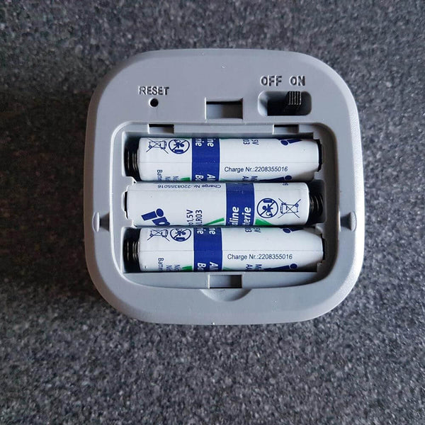 Capteur de mouvement Smart Mesh avec 3 piles AAA à l’intérieur, prêt à l’emploi.