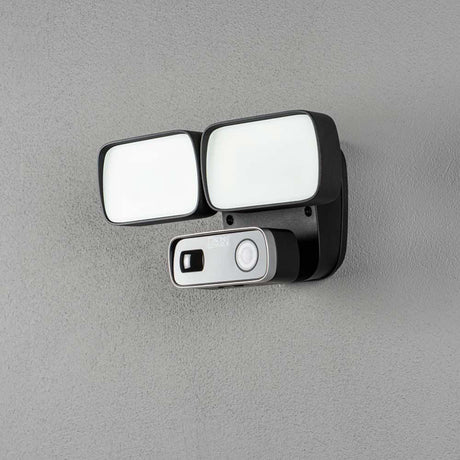 Smartlight LED Sensor Wandleuchte 2-flammig mit Kamera an einer Wand montiert, moderne Sicherheitsleuchte mit Kamera.