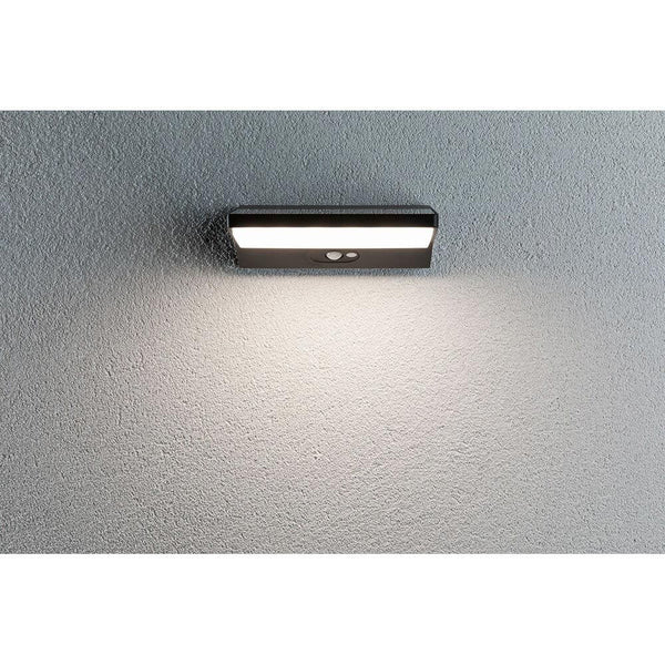 Solar LED Außenwandleuchte Ronas mit Sensor Dunkelgrau an grauer Wand montiert