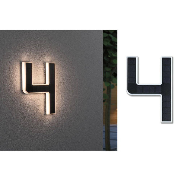 Solar LED Hausnummernleuchte Nummer 4 an der Wand montiert mit indirekter Beleuchtung