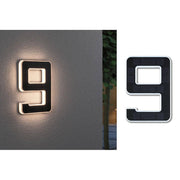 Lampe solaire pour numéro de maison LED numéro 9 montée sur un mur, avec éclairage indirect pour les numéros de maison.