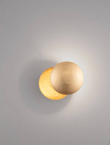 Solei LED Wandleuchte Ø 20cm in glänzendem Gold mit warmem Licht bei 3000K.