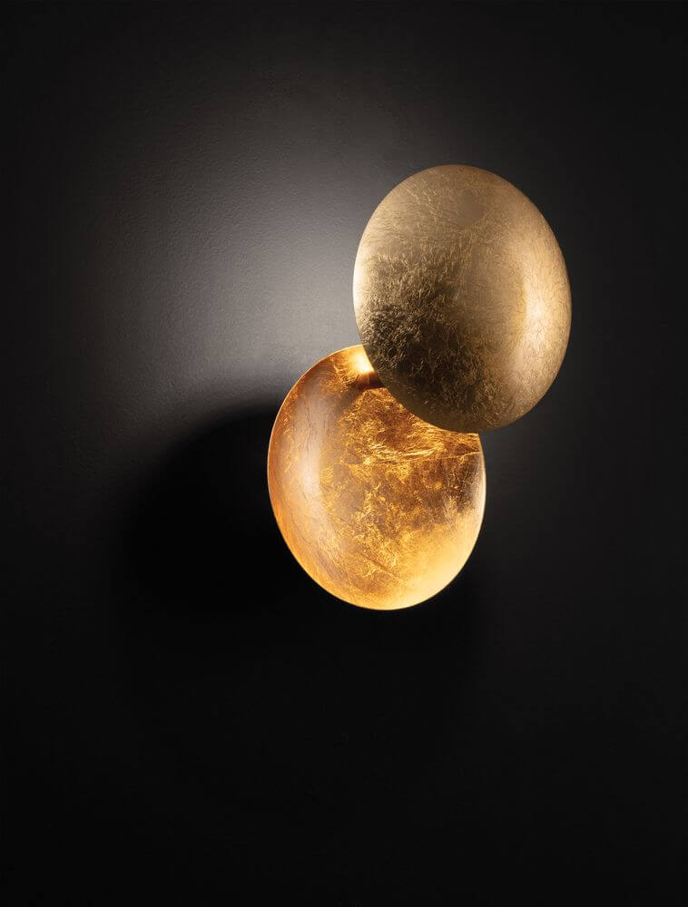 Solei LED Wandleuchte Ø 20cm mit warmem Licht bei 3000K, modernes Design in Goldfarbe.