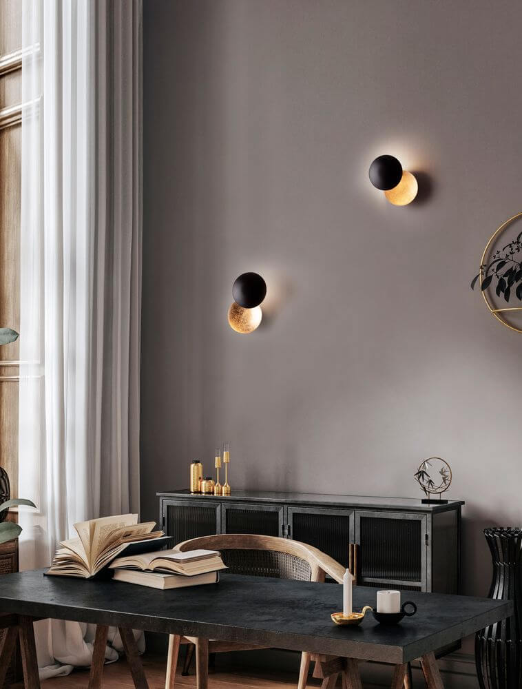Solei LED Wandleuchte Ø 20cm 3000K in einem stilvollen Wohnzimmer, an der Wand montiert.