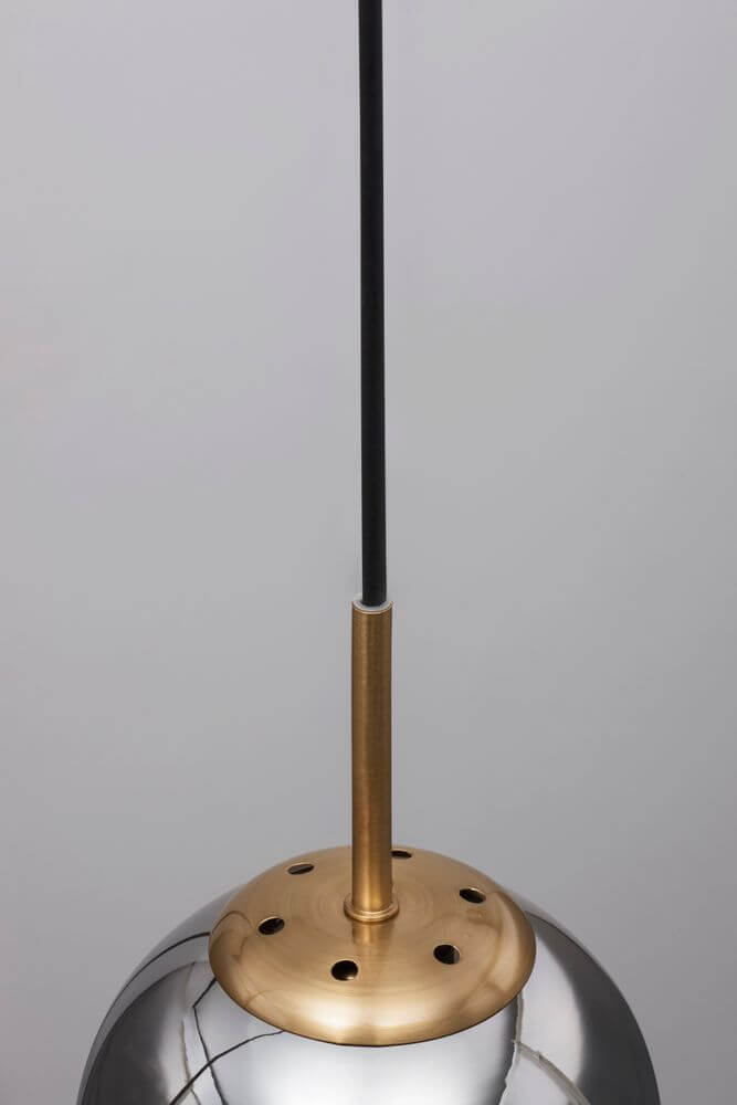 Spada Pendelleuchte Ø 15cm Gold, Schwarz, Rauch - Detailansicht der Lampenaufhängung und Metalloberfläche.
