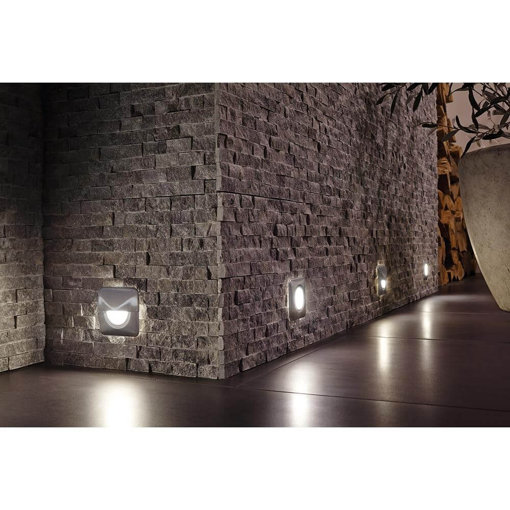 Special EBL Set LED IP65 1,4W 3000K 76mm Opal in modernen Wandinstallation für stilvolle Beleuchtung.
