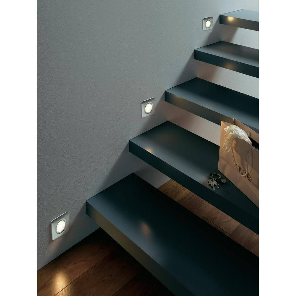 Special EBL Set LED IP65 1,4W 3000K 76mm Opal an Treppenstufen für effektvolle Beleuchtung.