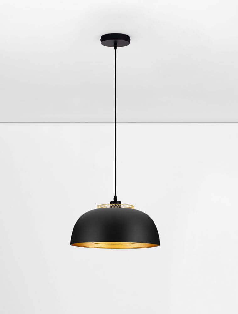 Sqube Pendelleuchte Schwarz, Gold mit schwarzem Aluminium und goldener Innenbeschichtung.