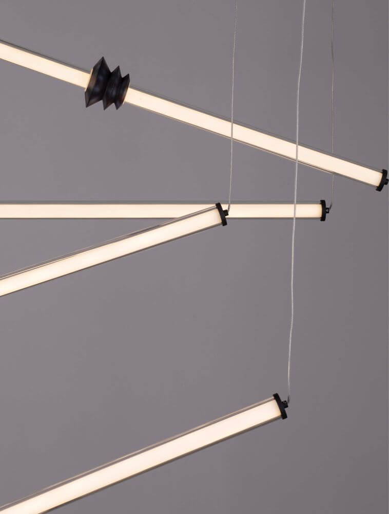 Stalactite LED Pendelleuchte 6-flammig Ø 150cm 3000K Schwarz im modernen Design mit geometrischen Linien.