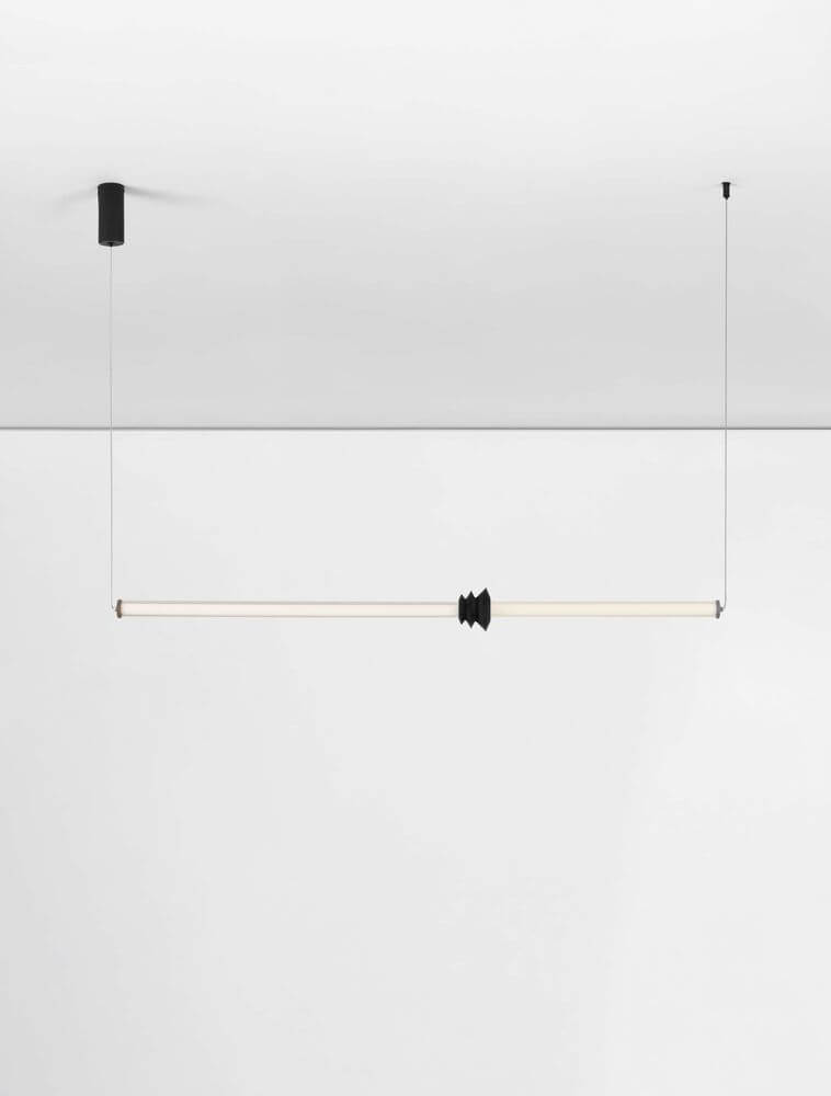Stalactite Pendelleuchte Horizontal Ø 3,3cm 3000K Schwarz, elegante Dimmfunktion über TRIAC.