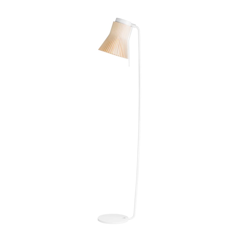 Standleuchte Petite 4610 aus Holz, skandinavisches Design, elegante Tischlampe mit sanfter Lichtstreuung, 130 cm hoch.