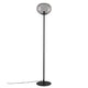 Stehlampe Alton 27,5 mit mundgeblasenem Opalglas und schwarzem Metallfuß für elegantes Zuhause.