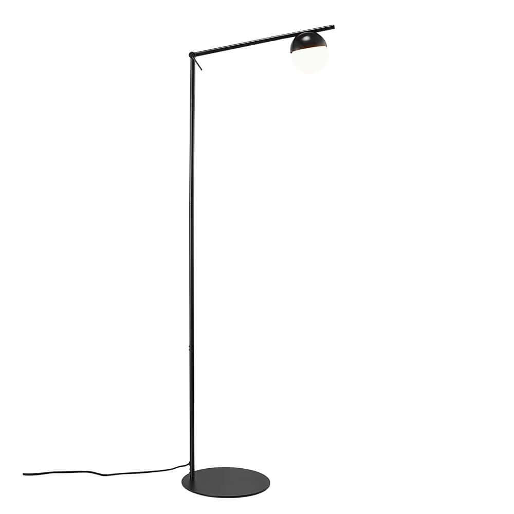 Stehlampe Contina mit elegantem Design und opalweißem Glas, ideal für blendfreies Licht im Raum.