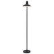 Stehlampe Darci im Industriedesign, elegante Lichtquelle für Wohnzimmer und Arbeitsbereich.