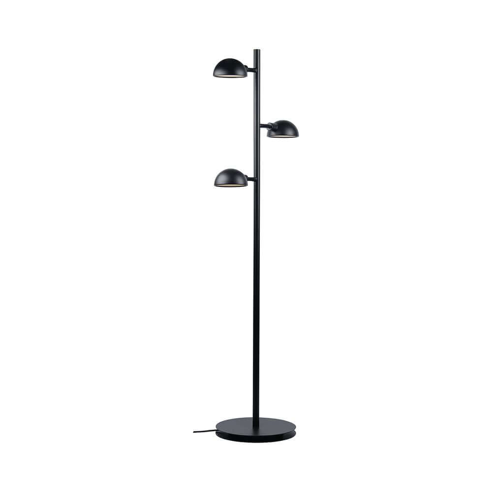 Stehlampe Nomi mit drei beweglichen Lampenköpfen für elegantes Lichtdesign und praktische Nutzung.