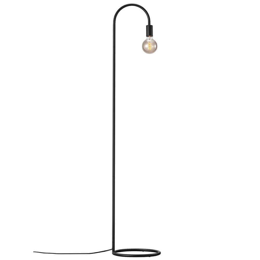 Stehlampe Paco im minimalistischen Design mit einer runden Basis und einer einfachen Glühbirne.