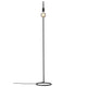 Stehlampe Paco mit schwarzem Gestell und dekorativer Glühbirne auf minimalistischer Basis.