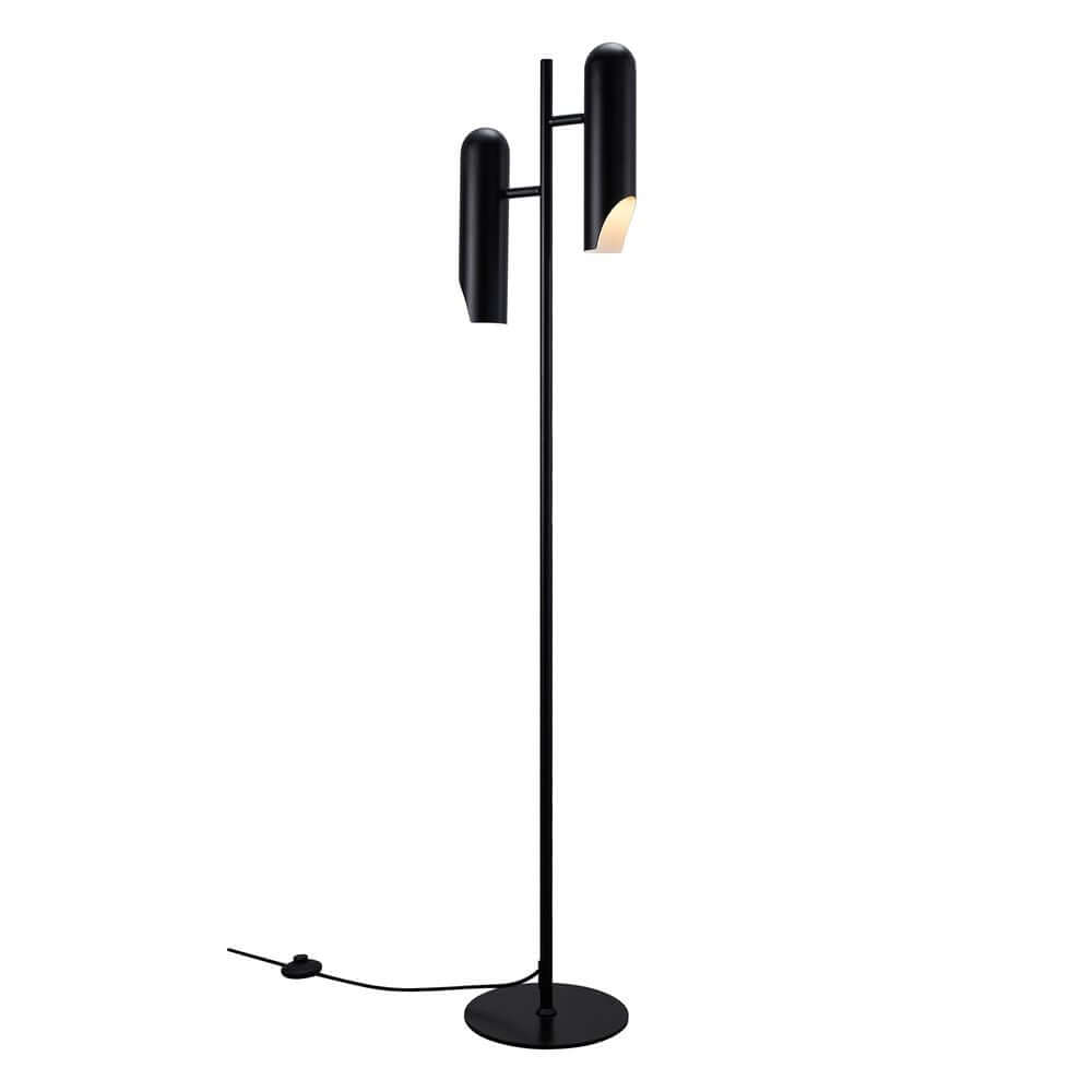 Stehlampe Rochelle von Charlotte Høncke mit zwei verstellbaren, schlanken Lampenköpfen für modernes Design.