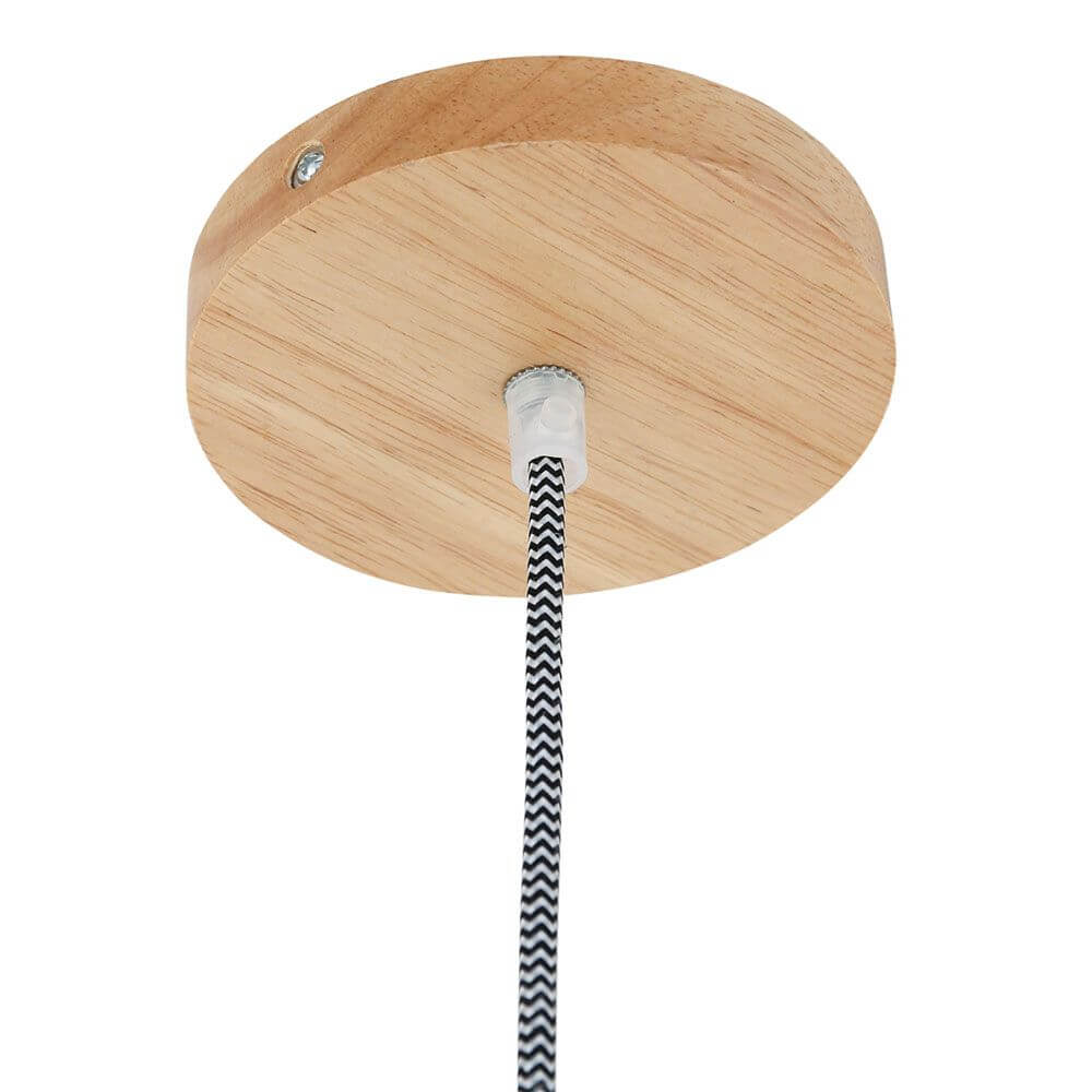 Deckelement der Holz-Hängeleuchte Smukt mit schwarzem Kabel und hochwertigem Pappelholz.
