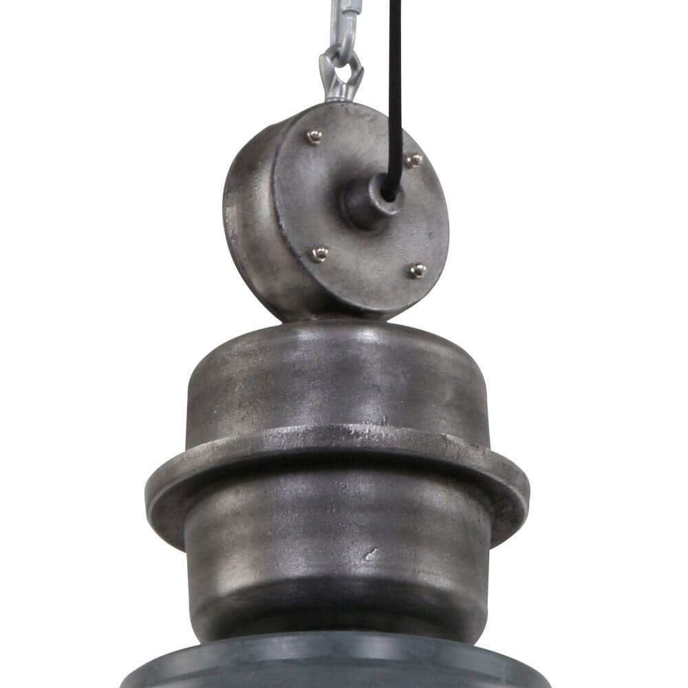 Industriedesign von der Industrie-Hängeleuchte Bikkel Ø 52cm mit metallischem Finish und eleganten Linien.