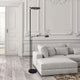 Moderne LED-Deckenfluter Turound in Schwarz neben einer hellen Couch in elegantem Wohnraum.