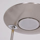 Detailansicht der LED-Stehleuchte Zenith mit modernem, runder Leuchtenkopf in Edelstahloptik.